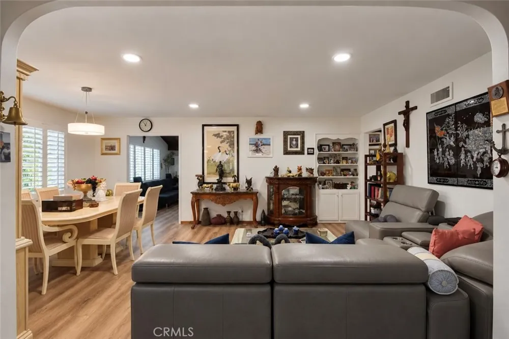 1521 W Crone Anaheim, CA 92802