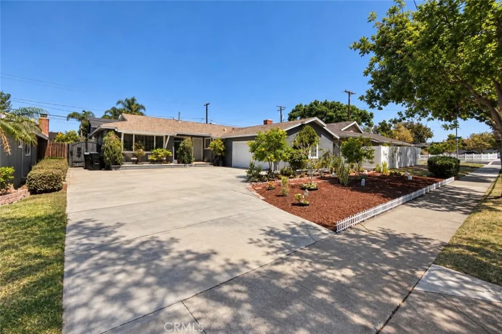 1521 W Crone Anaheim, CA 92802