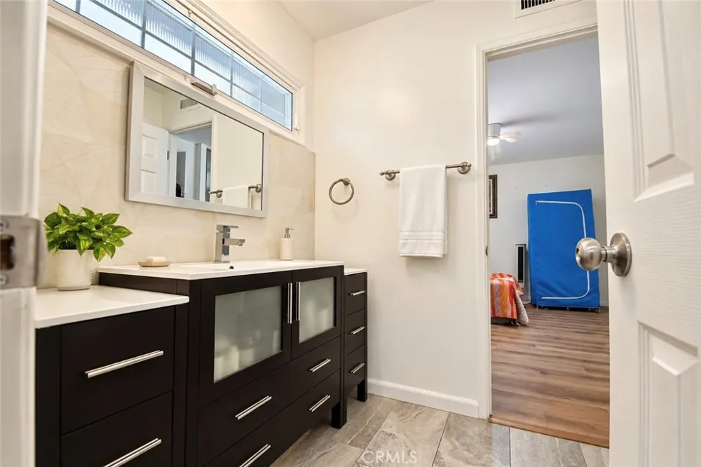 1521 W Crone Anaheim, CA 92802