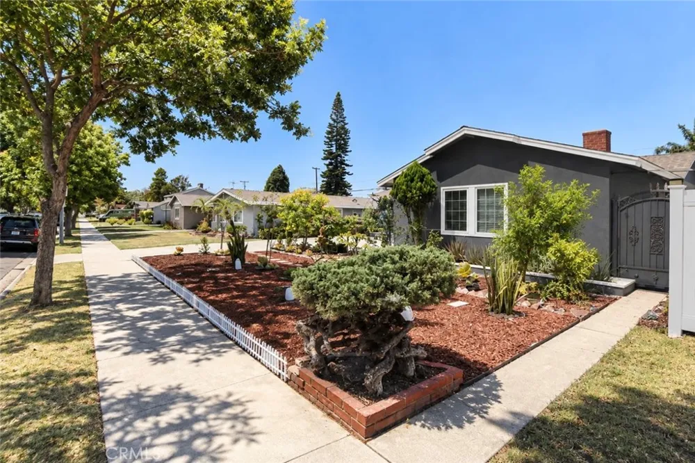 1521 W Crone Anaheim, CA 92802
