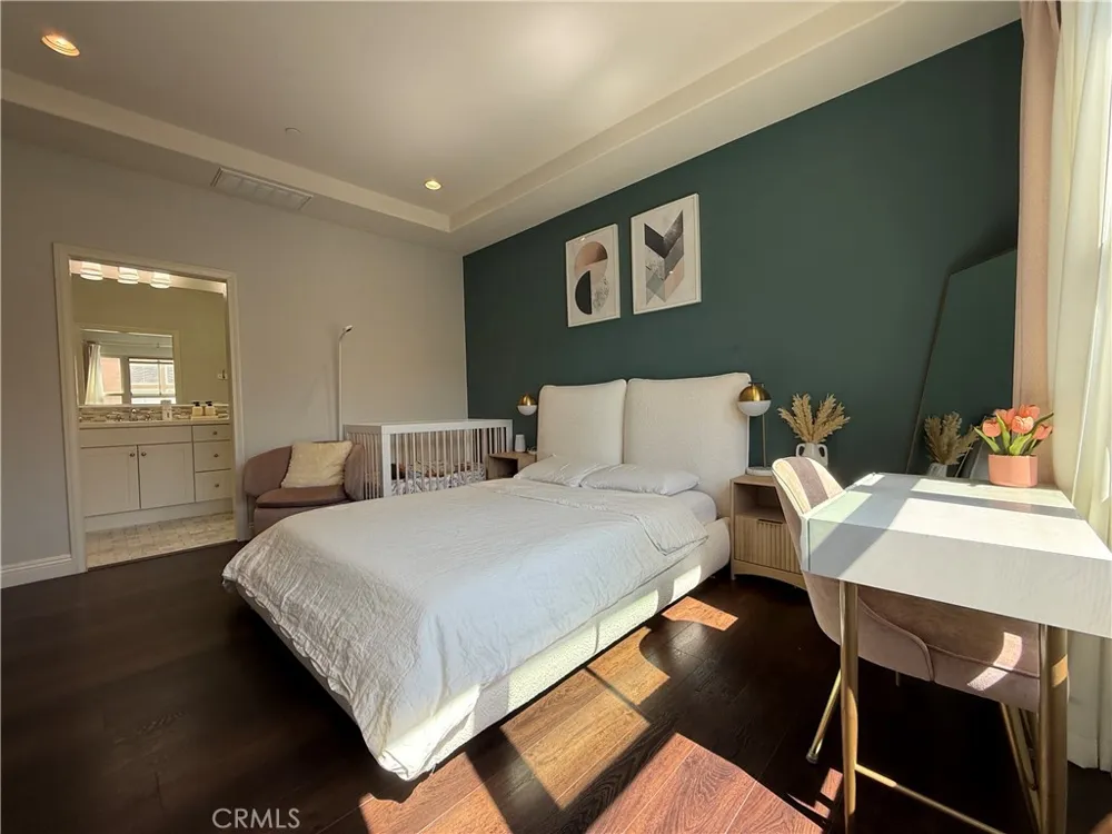 93 Thornhurst Irvine, CA 92620