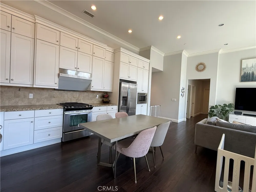 93 Thornhurst Irvine, CA 92620