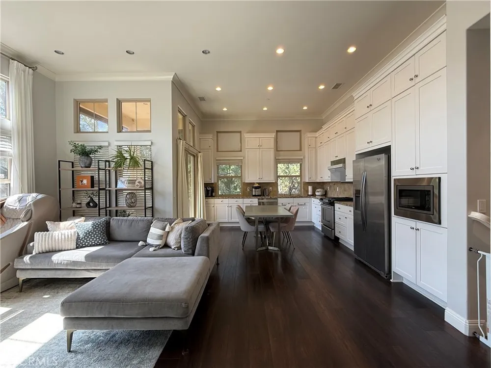 93 Thornhurst Irvine, CA 92620