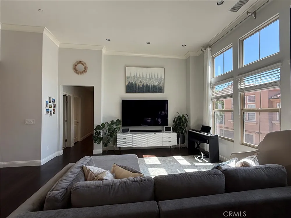 93 Thornhurst Irvine, CA 92620