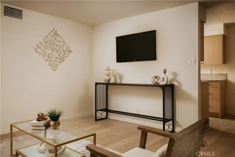 5003 Tilden Sherman Oaks, CA 91423