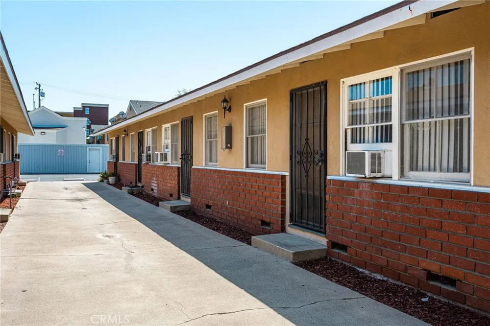 124 W Adele Anaheim, CA 92805