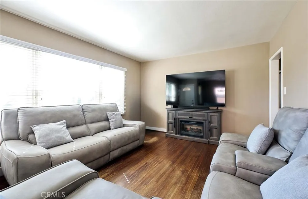 901 10th Upland, CA 91786