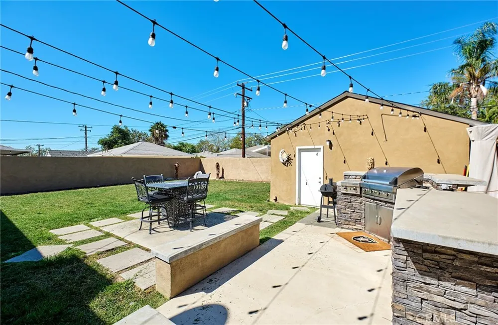 901 10th Upland, CA 91786