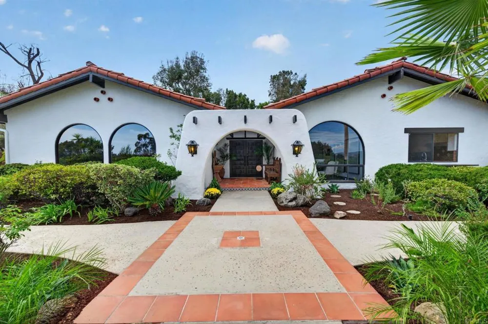 2223 El Camino Del Norte Encinitas, CA 92024