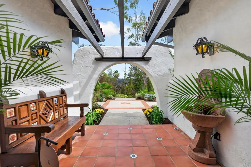 2223 El Camino Del Norte Encinitas, CA 92024