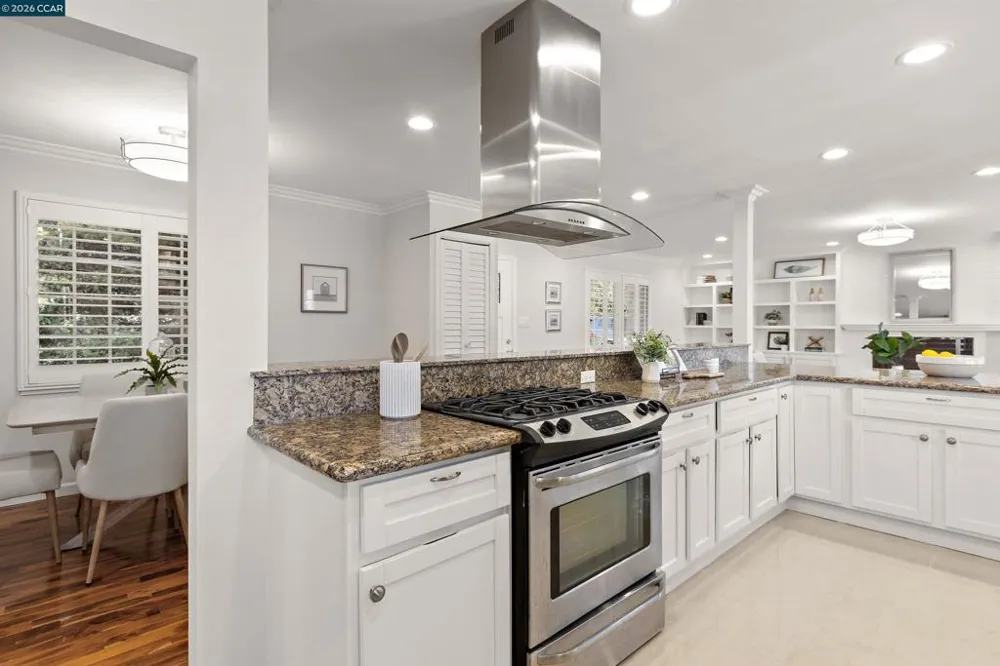 358 El Toyonal Orinda, CA 94563