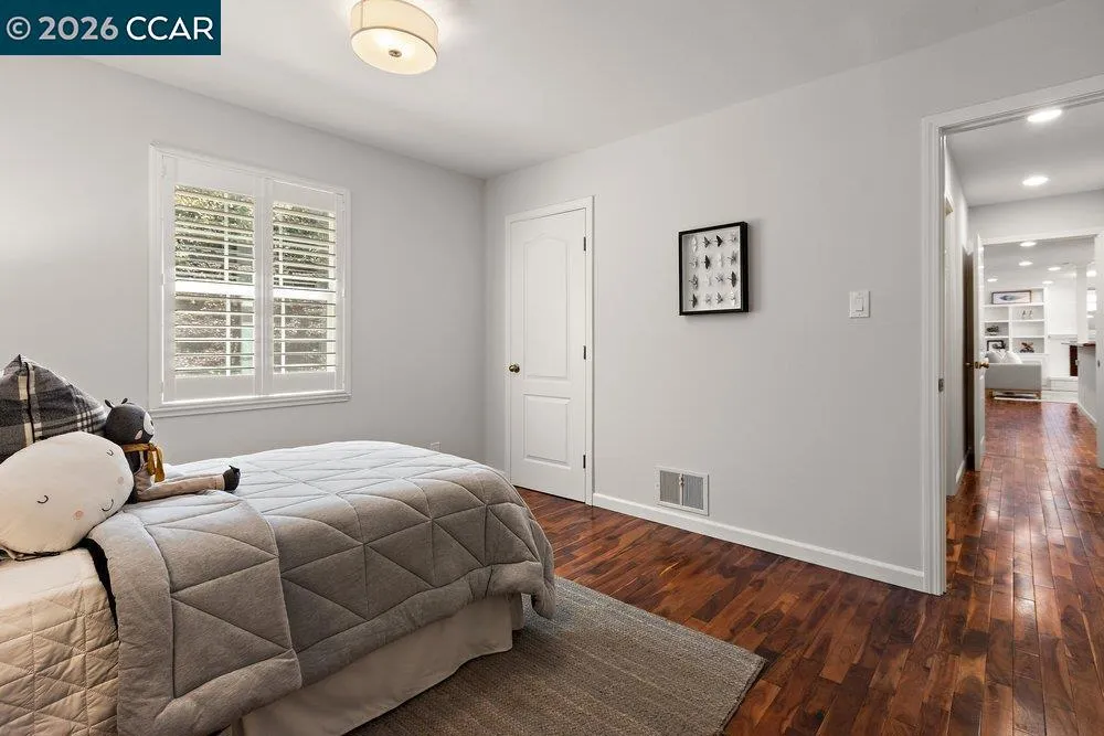 358 El Toyonal Orinda, CA 94563