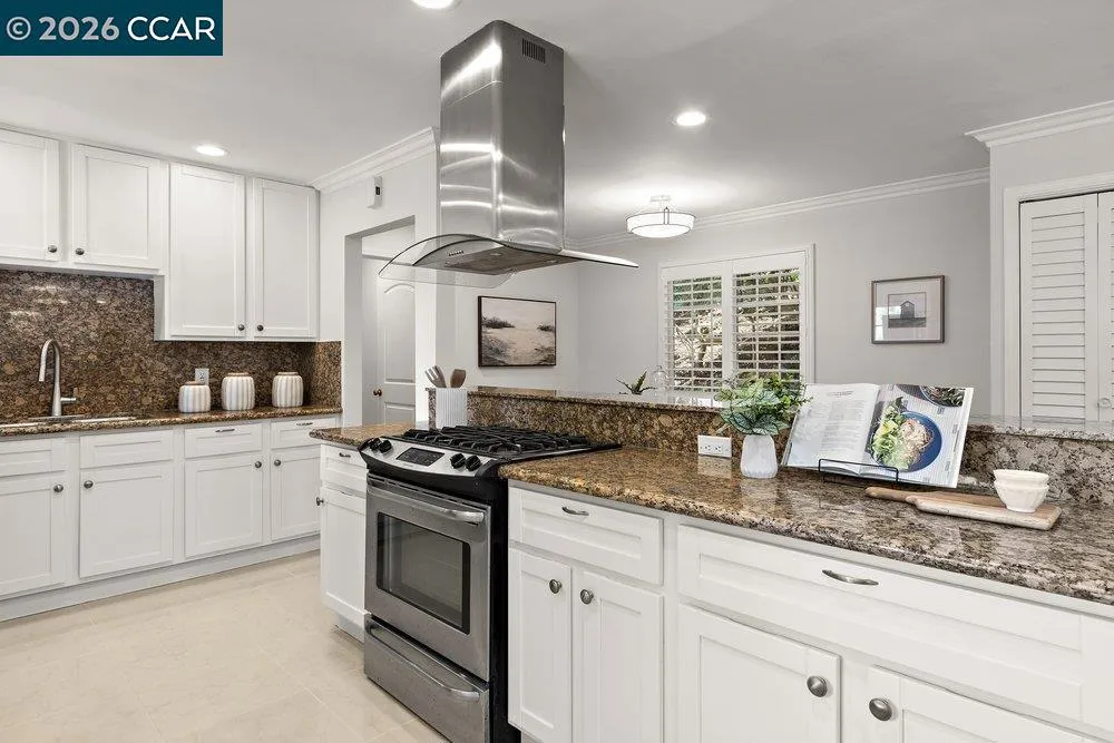 358 El Toyonal Orinda, CA 94563