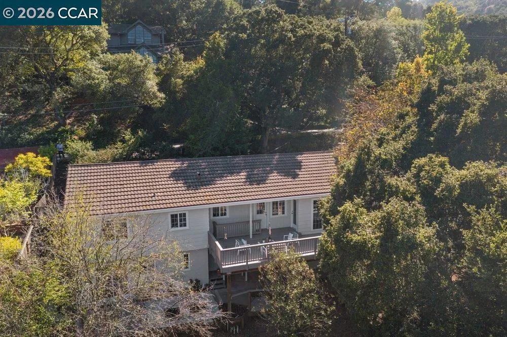 358 El Toyonal Orinda, CA 94563