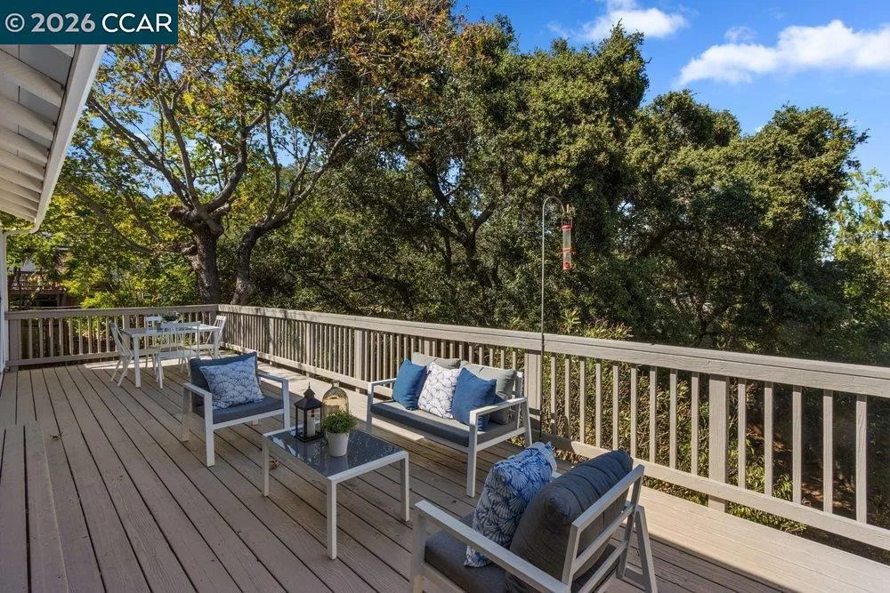 358 El Toyonal Orinda, CA 94563