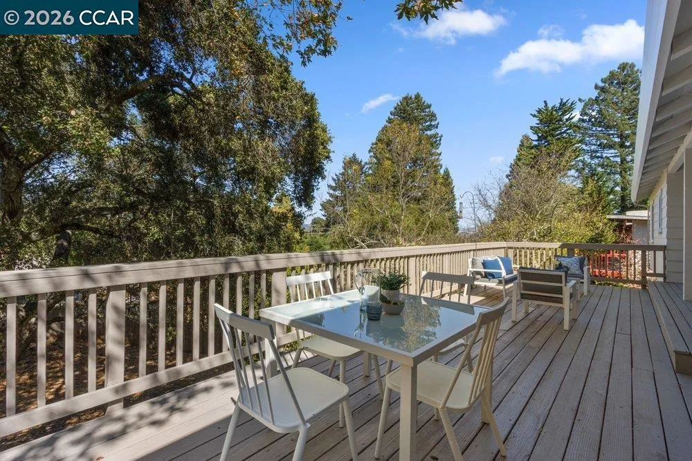 358 El Toyonal Orinda, CA 94563