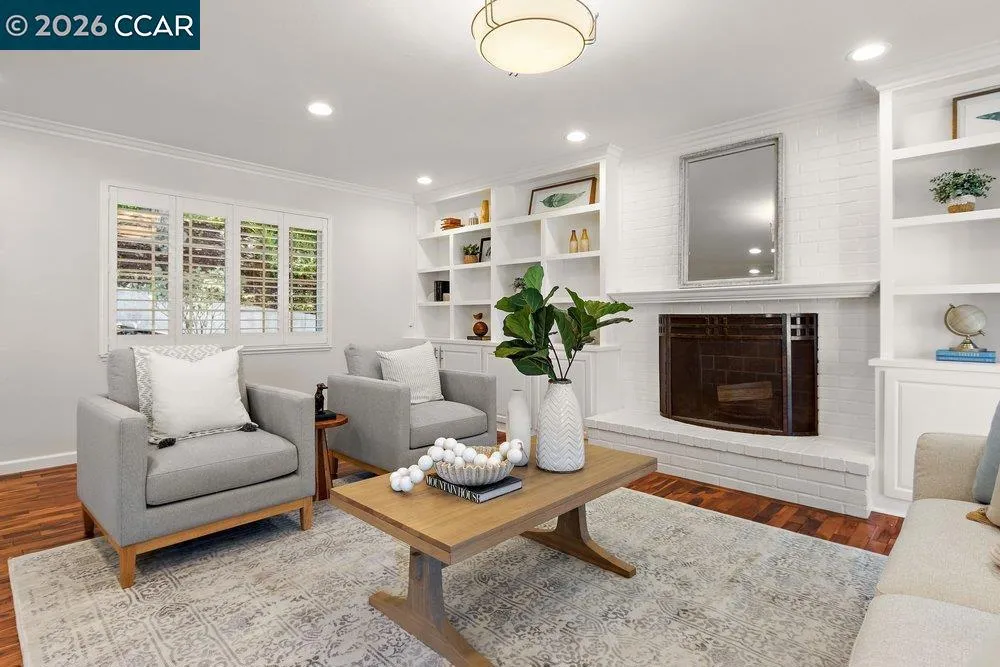 358 El Toyonal Orinda, CA 94563