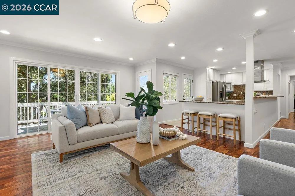 358 El Toyonal Orinda, CA 94563