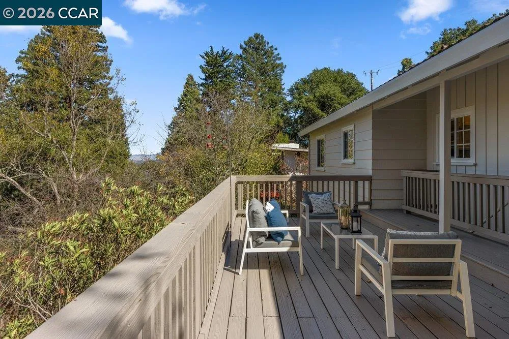 358 El Toyonal Orinda, CA 94563