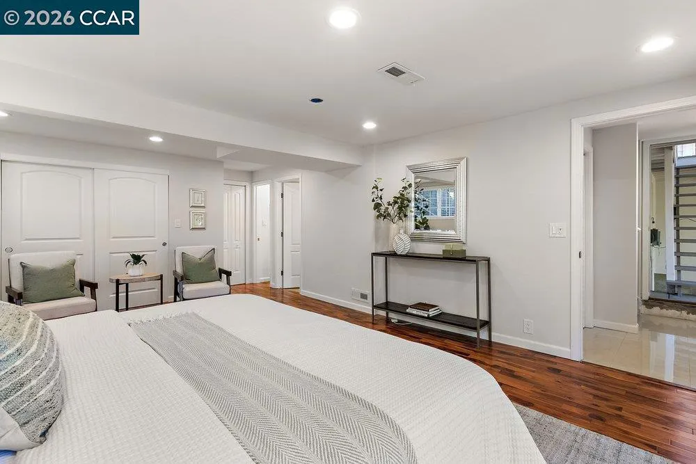 358 El Toyonal Orinda, CA 94563