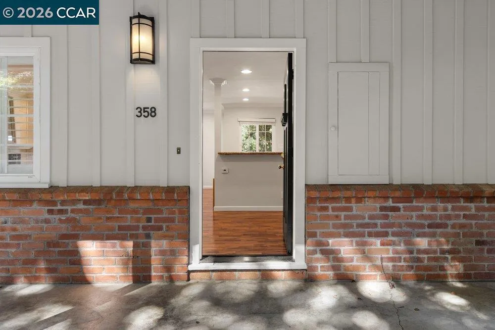 358 El Toyonal Orinda, CA 94563