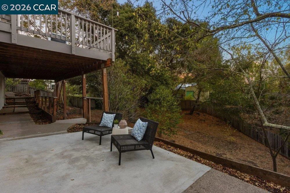 358 El Toyonal Orinda, CA 94563