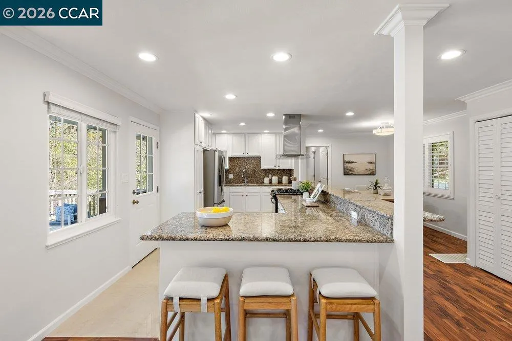 358 El Toyonal Orinda, CA 94563