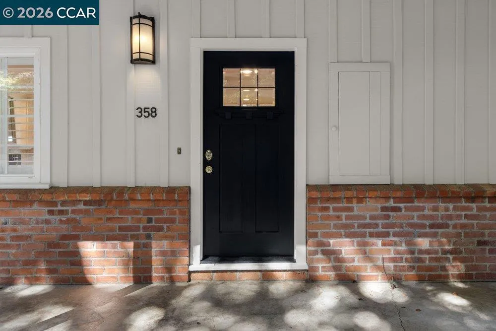 358 El Toyonal Orinda, CA 94563