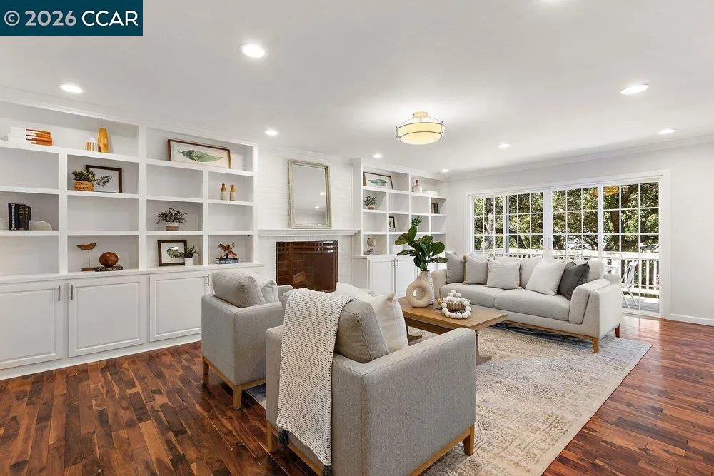 358 El Toyonal Orinda, CA 94563