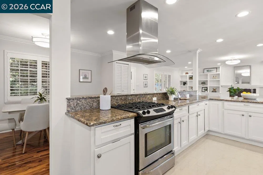 358 El Toyonal Orinda, CA 94563