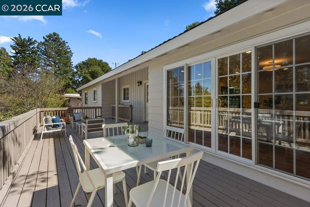 358 El Toyonal Orinda, CA 94563