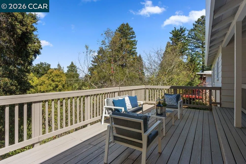 358 El Toyonal Orinda, CA 94563
