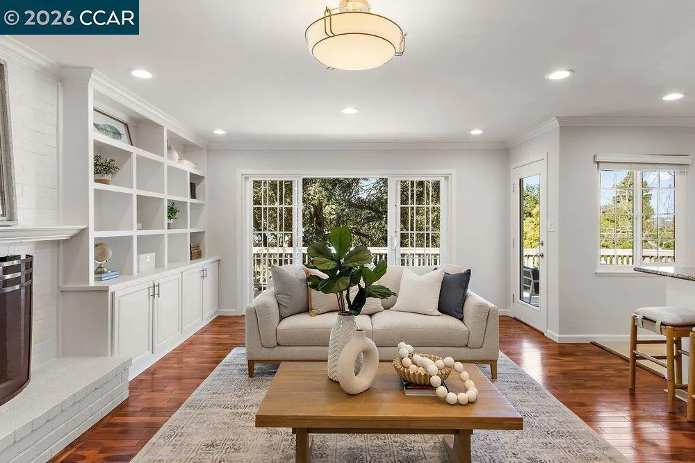 358 El Toyonal Orinda, CA 94563