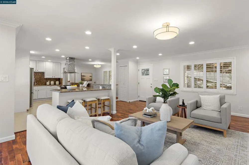 358 El Toyonal Orinda, CA 94563