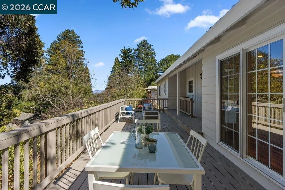 358 El Toyonal Orinda, CA 94563
