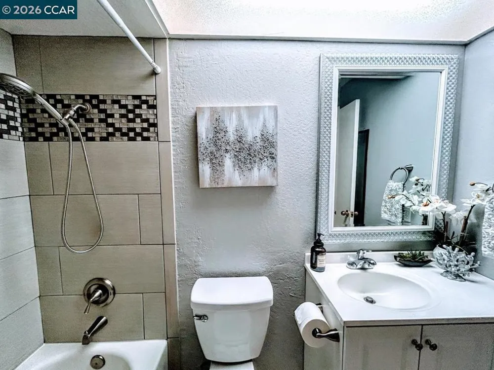 34 Massolo Dr #B Pleasant Hill, CA 94523