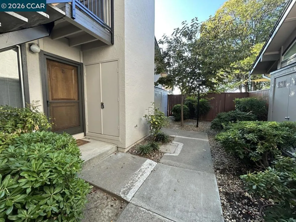 34 Massolo Dr #B Pleasant Hill, CA 94523