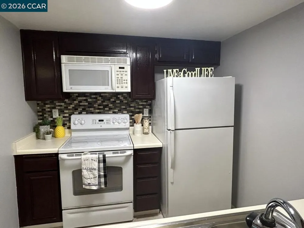 34 Massolo Dr #B Pleasant Hill, CA 94523