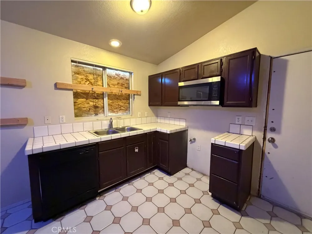 44251 Tahoe Way Lancaster, CA 93536