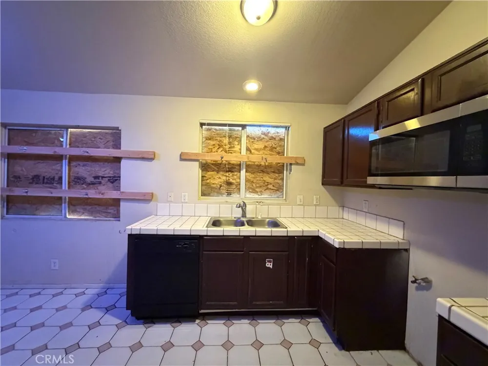 44251 Tahoe Way Lancaster, CA 93536
