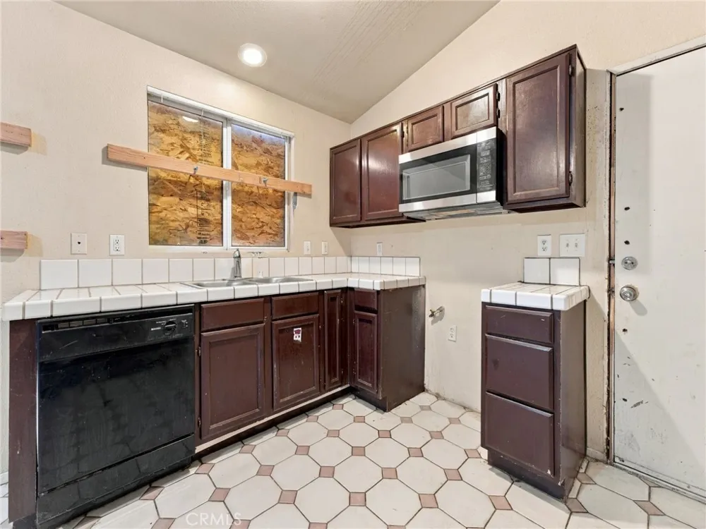 44251 Tahoe Way Lancaster, CA 93536