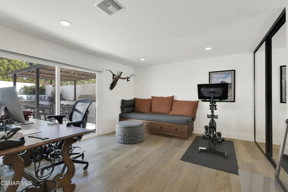 4500 Stark Avenue Woodland Hills, CA 91364