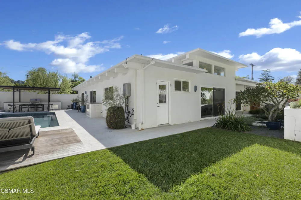 4500 Stark Avenue Woodland Hills, CA 91364