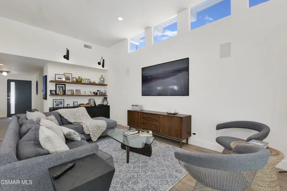 4500 Stark Avenue Woodland Hills, CA 91364