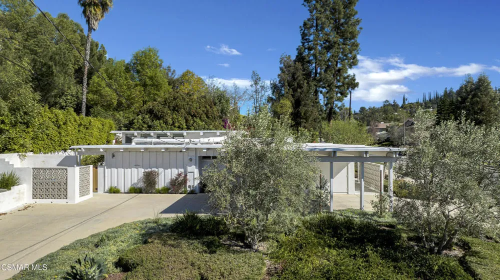4500 Stark Avenue Woodland Hills, CA 91364