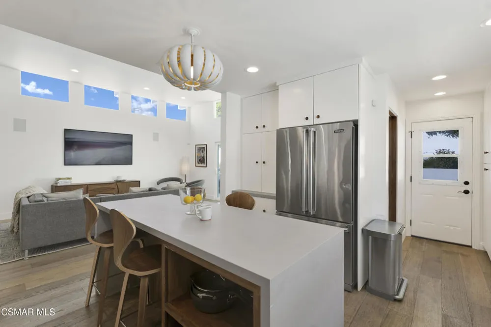 4500 Stark Avenue Woodland Hills, CA 91364