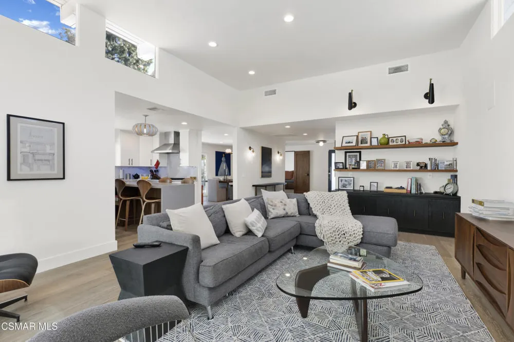4500 Stark Avenue Woodland Hills, CA 91364
