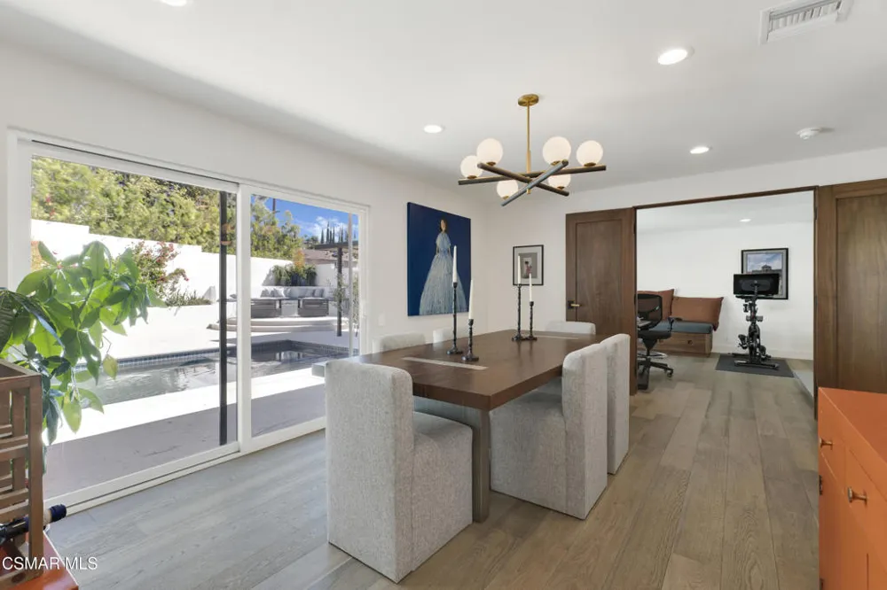 4500 Stark Avenue Woodland Hills, CA 91364
