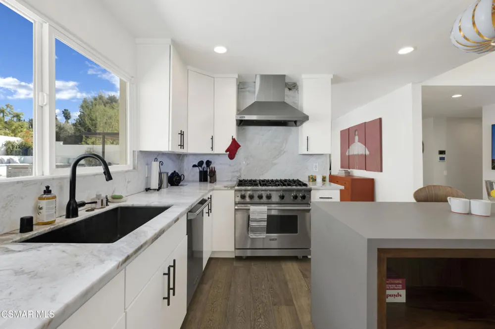 4500 Stark Avenue Woodland Hills, CA 91364