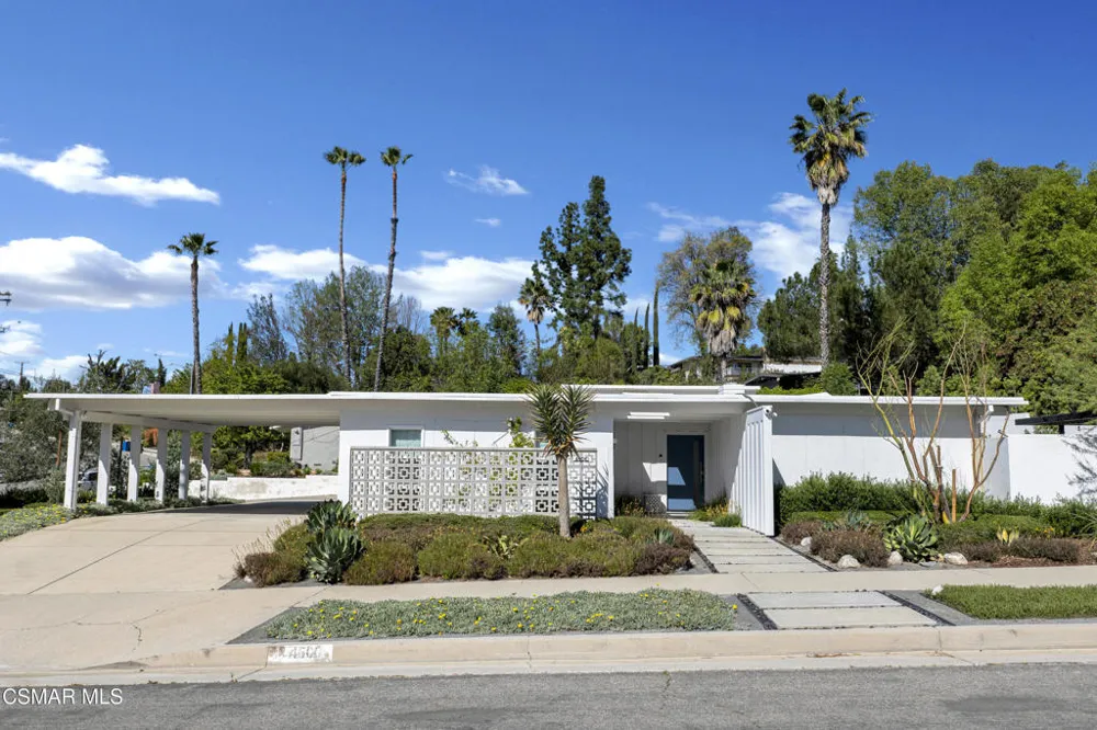 4500 Stark Avenue Woodland Hills, CA 91364